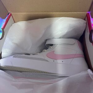 Kids NIB Nike Blazer mid 77 size 2.5y